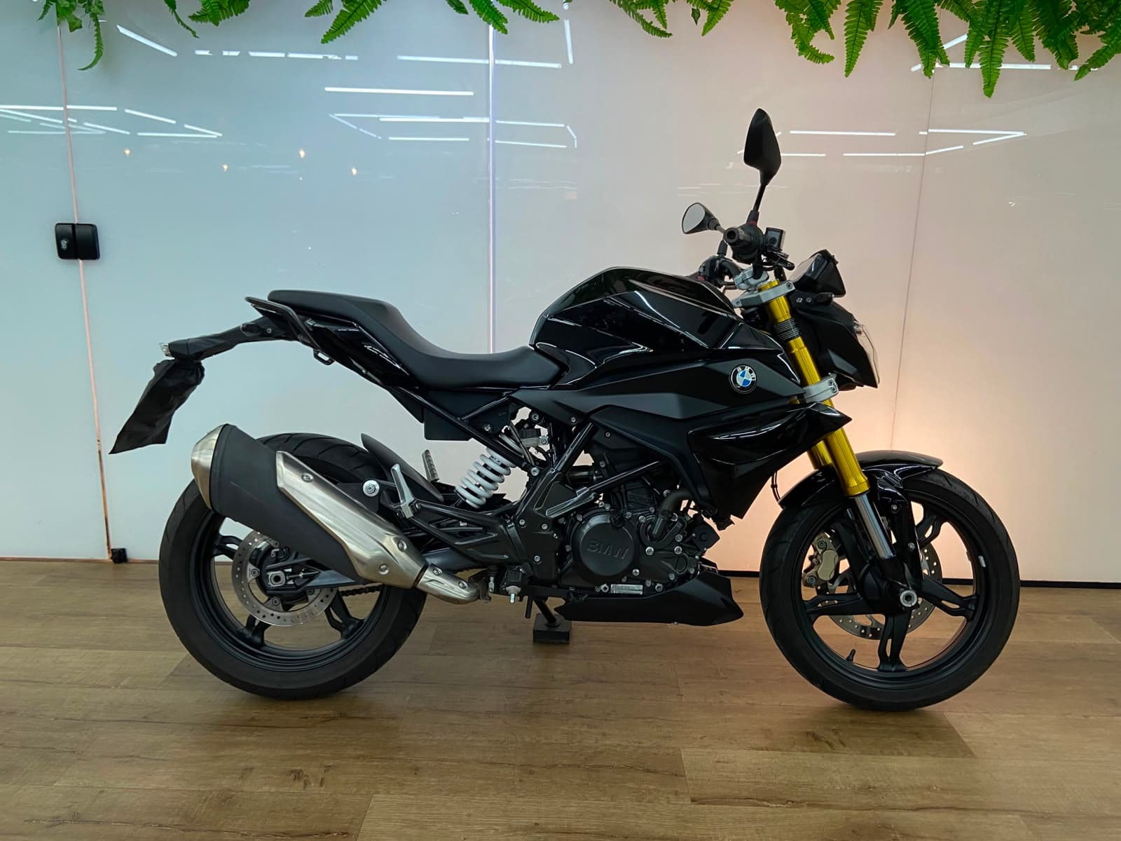 BMW G 310 R — foto 1 de 7